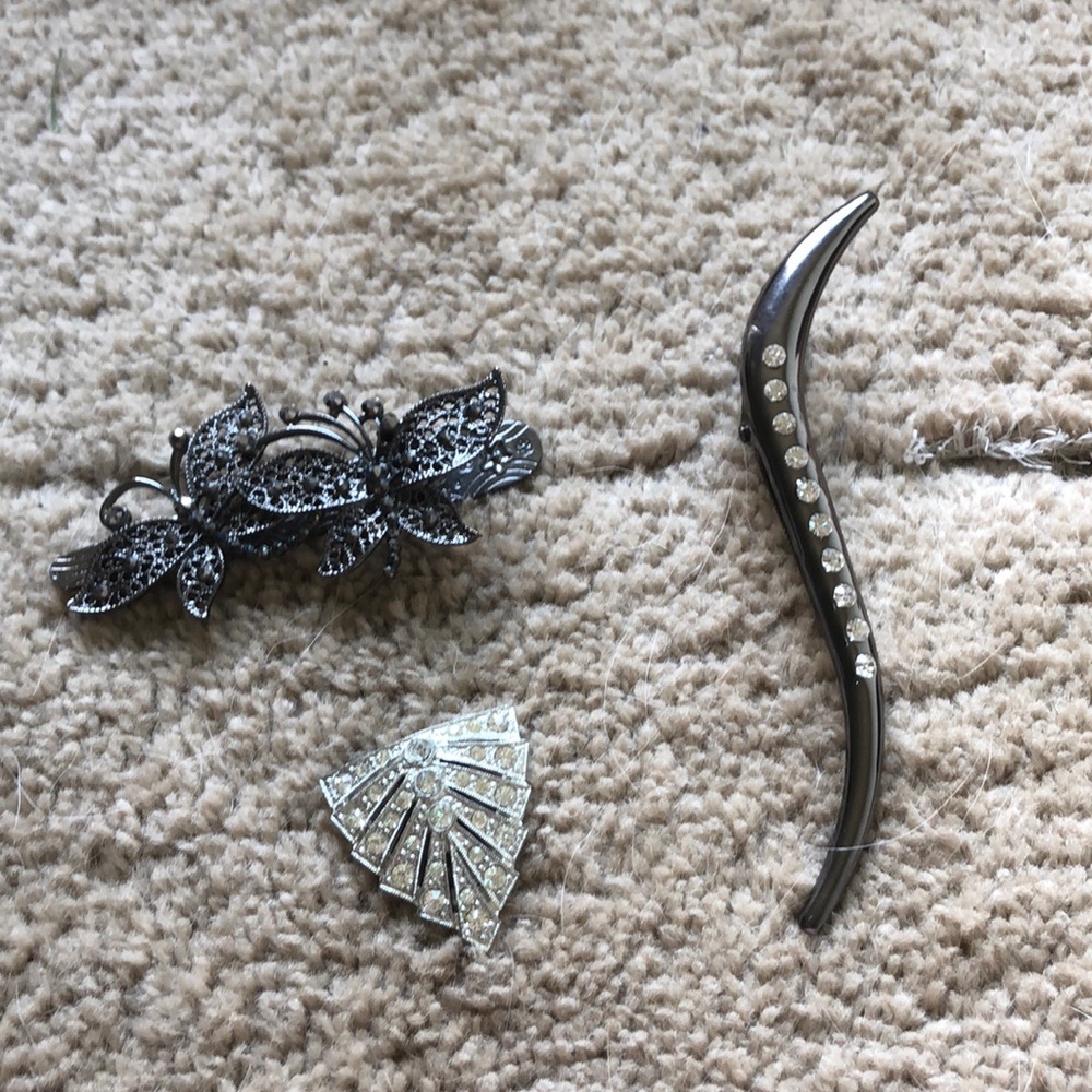 Set of three scarf clips!